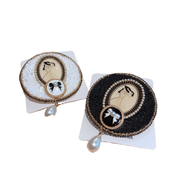 Korean Alloy Pearl Geometric Designer Brooch for Women Girl Coat Sweater Accessories Vintage Badge Fashion Jewelry Handmade